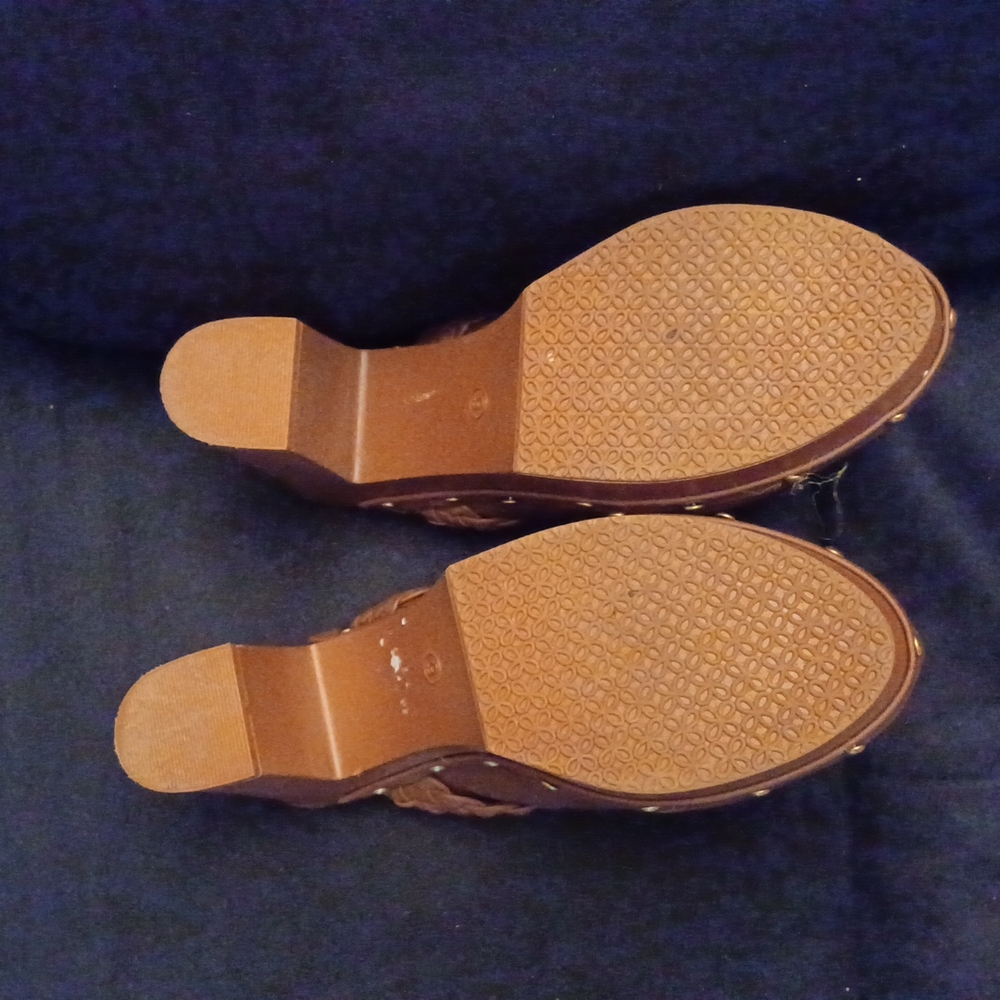 Shoes - Picture 3 of 8